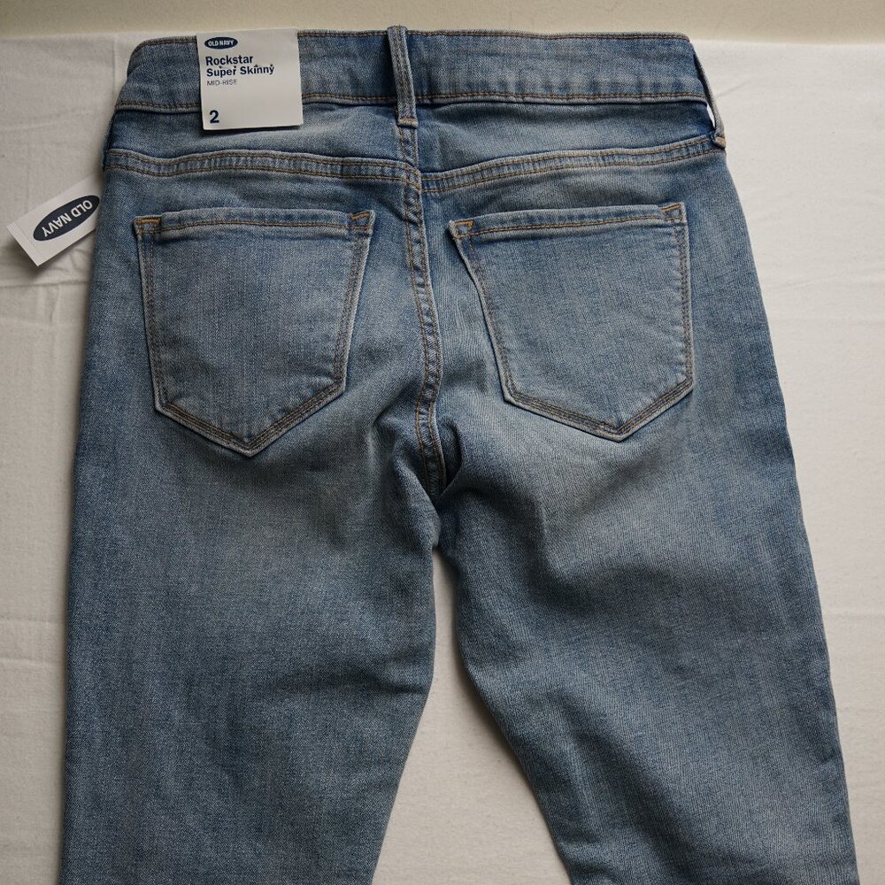 Women's Mid Rise Skinny Jeans, Light Wash, Size 2 - Picture 10 of 11